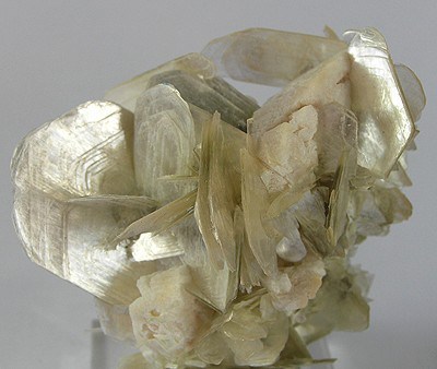 A Muscovite crystal - picture by Rob Lavinsky, iRocks.com