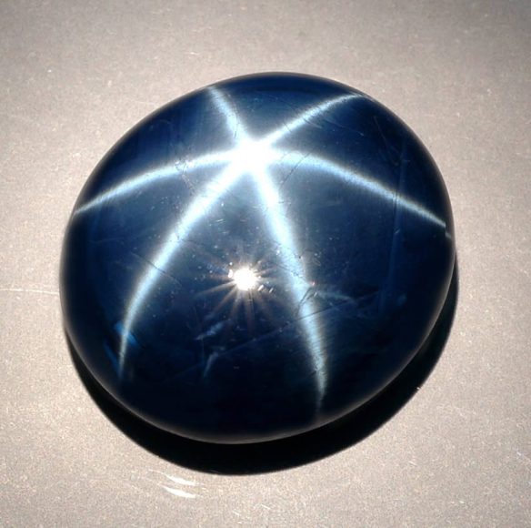 Image 6: Star sapphire under a direct light source. Image from http://www.gemselect.com/.
